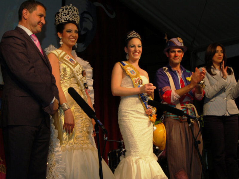Chipiona vive sus días grandes de carnaval con el pregón de Jesús Bienvenido y la coronación de la perla