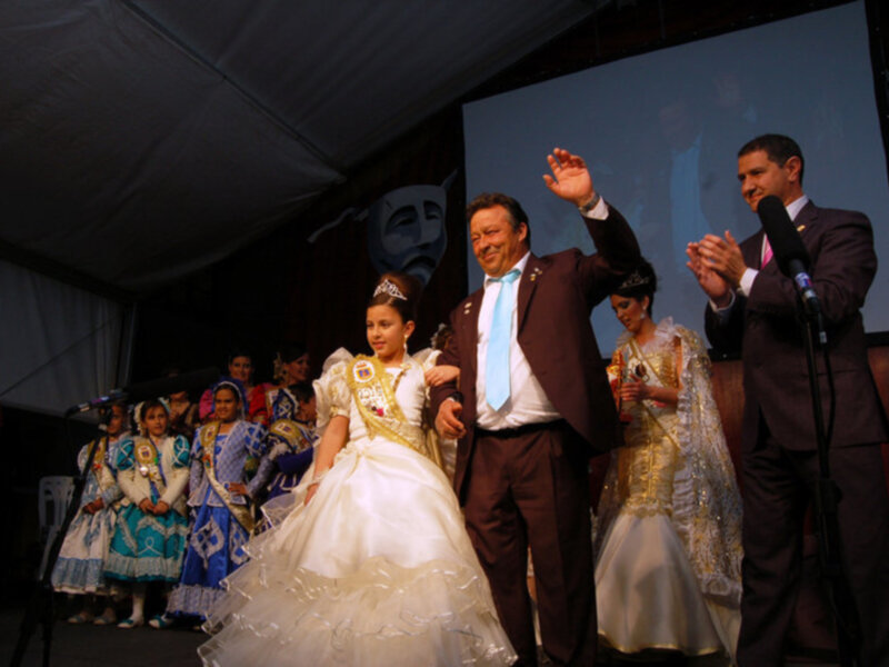 Chipiona vive sus días grandes de carnaval con el pregón de Jesús Bienvenido y la coronación de la perla