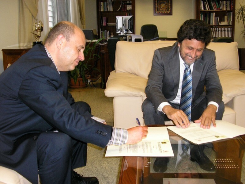El rector de la UPO y el director de la editorial Tirant lo Blanch firman un convenio para impartir cursos de formación especializada en temas jurídicos
