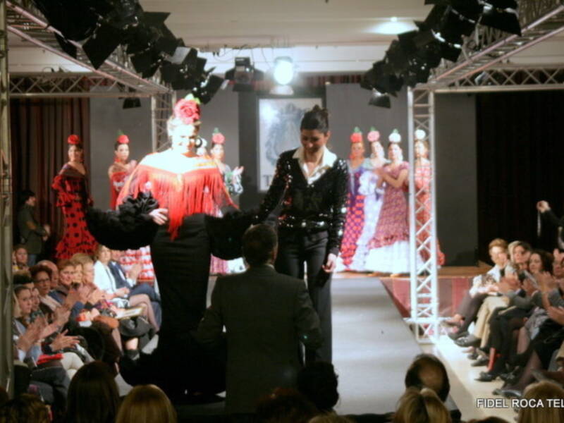 Pase de moda flamenca a beneficio de las obras asistenciales de la Hdad de del Rocío de Triana