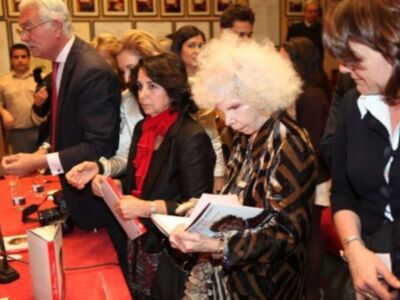 La Duquesa de Alba, del brazo de Fran y Julián Contreras desmiente que se haya casado 