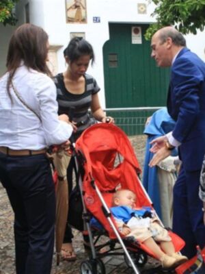 José María del Nido y Laura Marcos disfrutaron de la semana santa sevillana junto a sus hijos menores