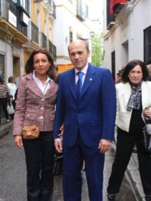 José María del Nido y Laura Marcos disfrutaron de la semana santa sevillana junto a sus hijos menores  