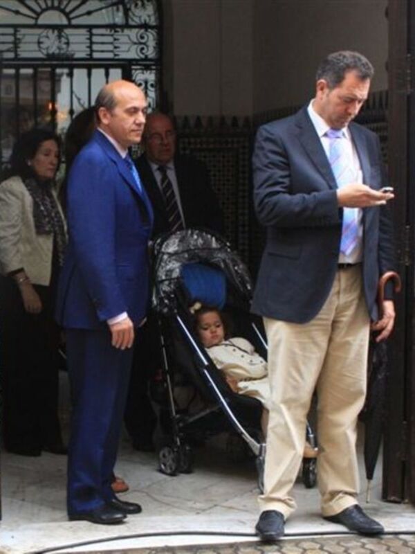 José María del Nido y Laura Marcos disfrutaron de la semana santa sevillana junto a sus hijos menores