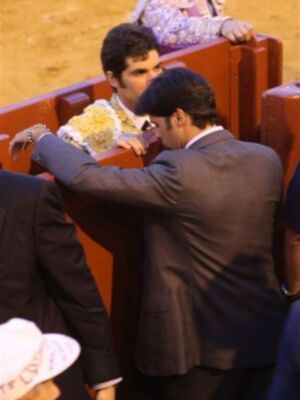 El abrazo de Fran Rivera y Cayetano en la maestranza