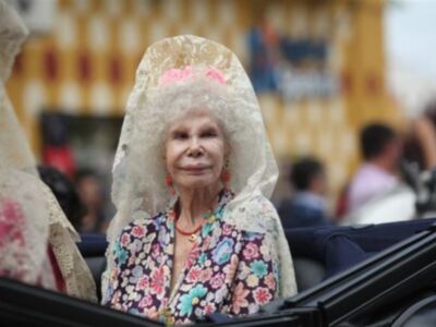 La Duquesa de Alba, con mantilla, madrina de la exhibición de enganches  