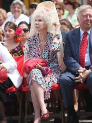 La Duquesa de Alba, con mantilla, madrina de la exhibición de enganches  