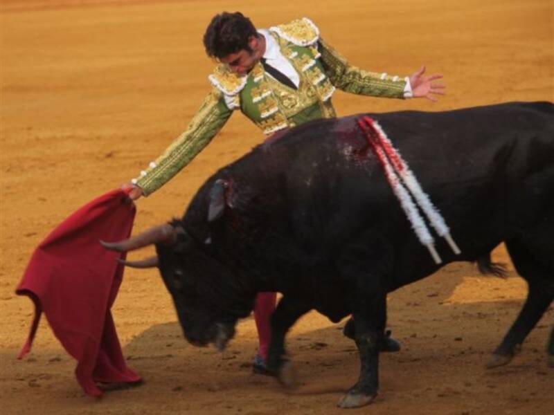 El abrazo de Fran Rivera y Cayetano en la maestranza