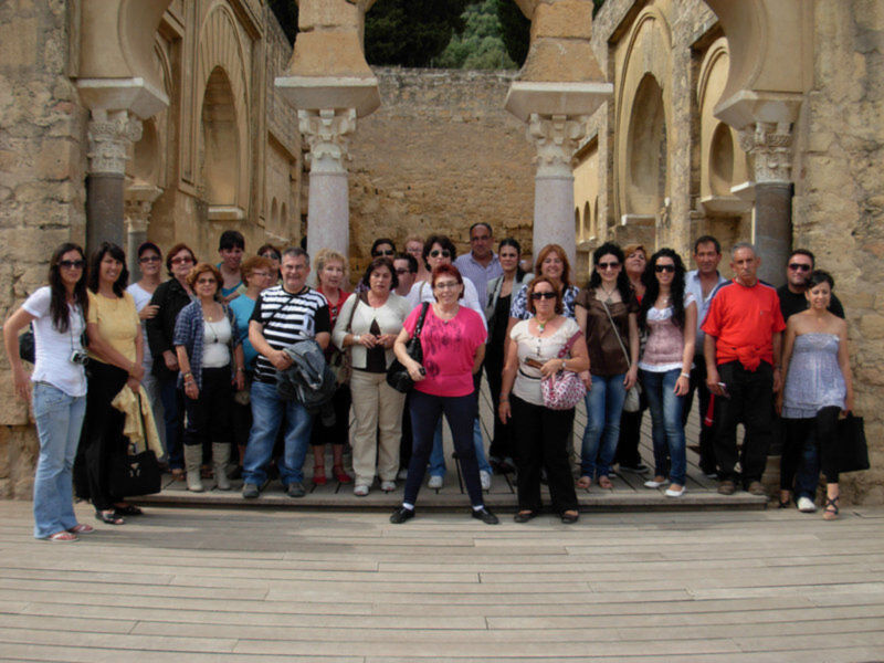 Alumnos del  Centro de Educación de Adultos Miguel Espinosa Pau disfrutan de un viaje cultural a Córdoba