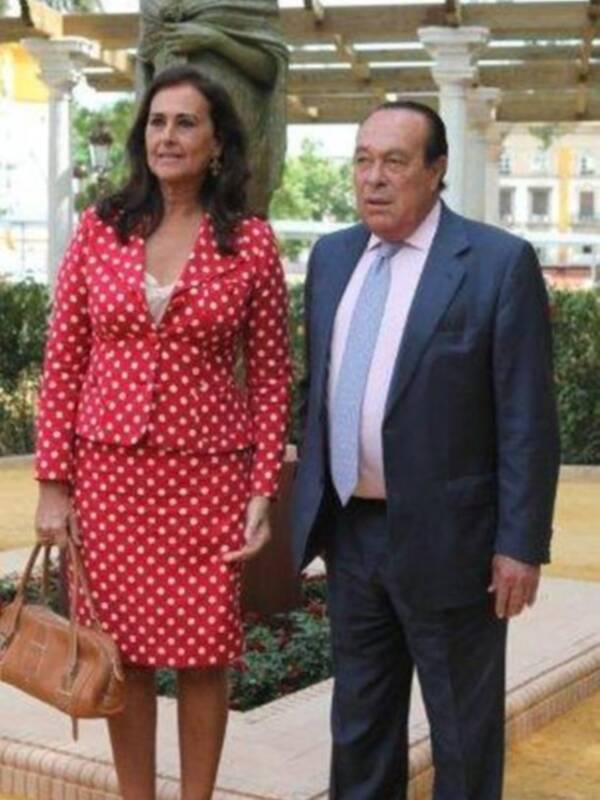 La duquesa de Alba inaugura su estatua en Sevilla rodeada de todos sus hijos menos Jacobo