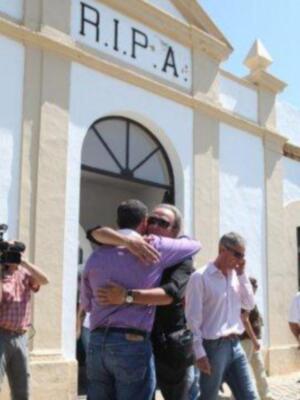 Amador Mohedano llevo flores para Rocío Jurado en el V aniversario de su fallecimiento