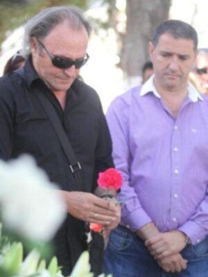Amador Mohedano llevo flores para Rocío Jurado en el V aniversario de su fallecimiento