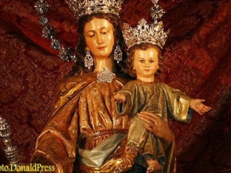 Ecos de la Triunfal Procesión de las Imágenes de San Juan Bosco y María Auxiliadora Coronada que, salieron  el pasado sábado 28 de mayo de la Casa Salesiana de la Stma. Trinidad en Sevilla.