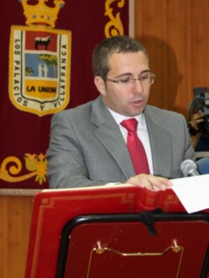 El candidato de IP-IU, juan manuel valle, nuevo alcalde de los Palacios y Villafranca
