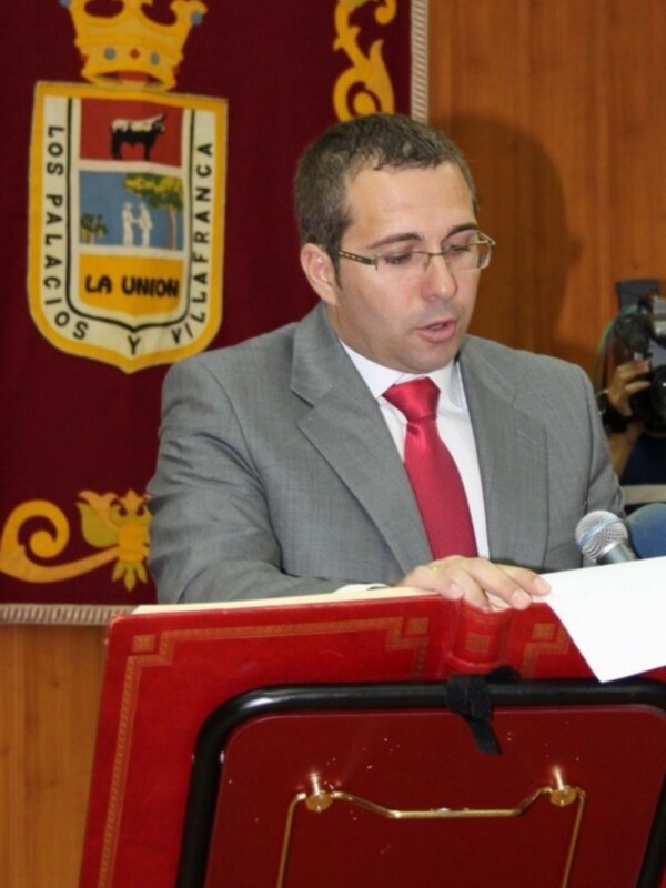 El candidato de IP-IU, juan manuel valle, nuevo alcalde de los Palacios y Villafranca