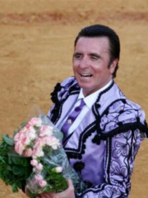 Ortega Cano operado del pie