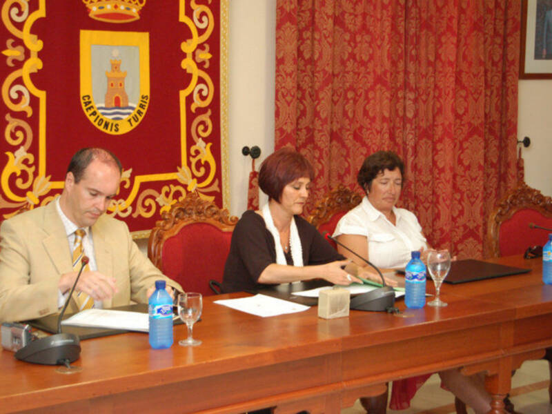 Isabel María Fernández   hace pública su renuncia a la alcaldía en el pleno del ayuntamiento(Chipiona)