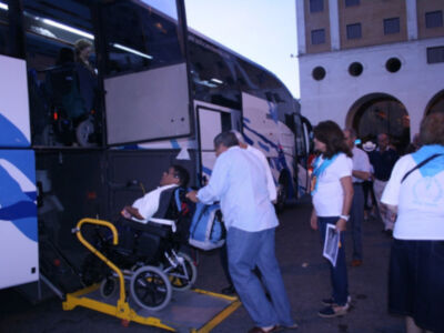 La FundaciÃ³n Padre Leonardo ï¿½Costaleros para un Cristo Vivoï¿½ inicia su XXVII peregrinaciÃ³n a Lourdes  