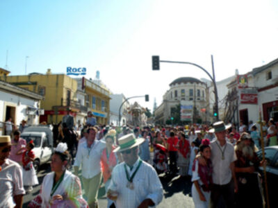 La Hermandad del Rocío de Triana, devuelta por la calle Real de Castilleja