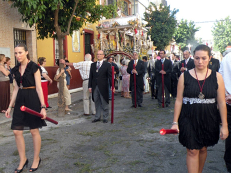 Solemne Procesión Eucarística, por las calles de la barriada Sevillana del Cerro del Águila&#8207;
