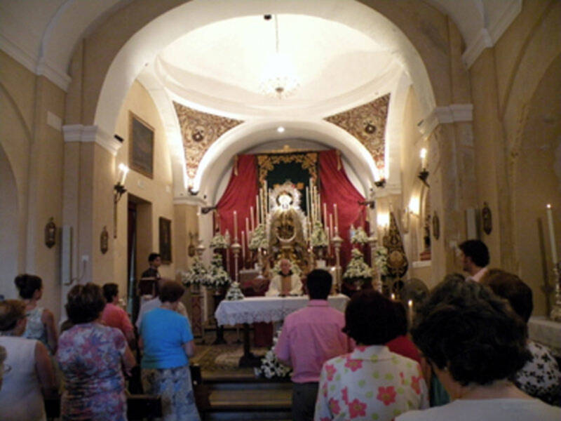 Altar y cultos en la capilla del Carmen de Calatrava (Sevilla)‏