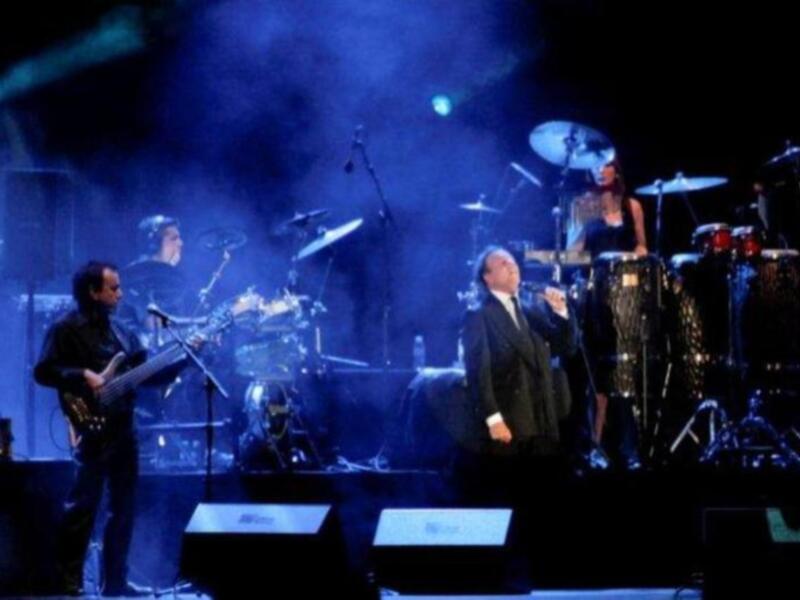 Julio Benítez el cordobés asistió a ver el concierto de su padrino julio iglesias en Lucena