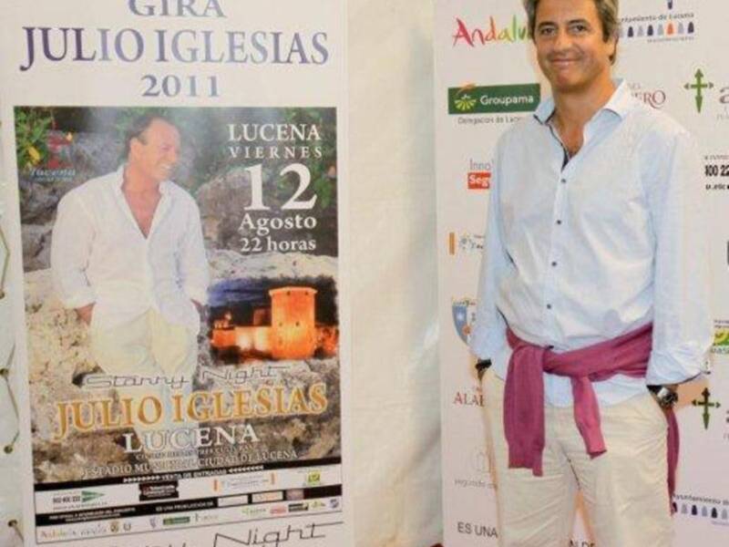 Julio Benítez el cordobés asistió a ver el concierto de su padrino julio iglesias en Lucena