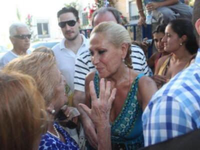 Rosa Benito aclamada como una auténtica estrella en Chipiona