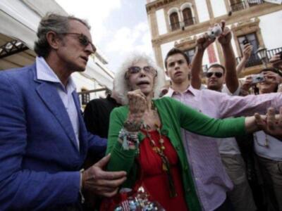 La Duquesa De Alba  se casa 5 octubre  a la una de la tarde 