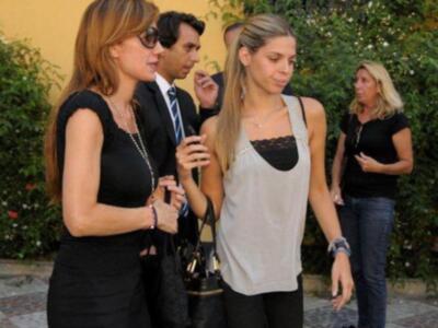 Litri, Carolina Herrera, Curro Romero, Carmen Tello acompañan a Julio Aparicio en el entierro de su madre la bailaora Maleni Loreto en Sevilla