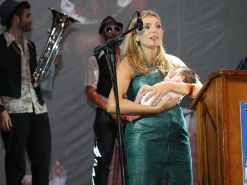 La presentadora de televisión, cantante y actriz Paz de Alarcón ha sido distinguida por los premios ESCENARIOS 2011