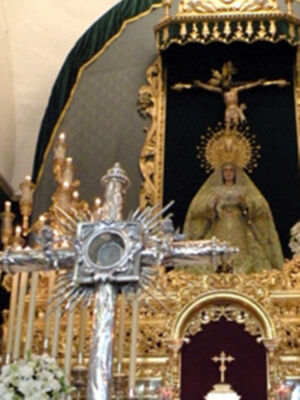 Espectacular altar de cultos de Triduo en honor a María Stma. de las Angustias Coronada de Alcalá del Río&#8207;