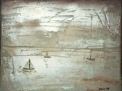 Un lienzo con un paisaje marino en blanco y negro, donde tres pequeñas embarcaciones están navegando sobre el agua. La pintura muestra un estilo abstracto con líneas y formas suaves, creando una sensación de movimiento en el agua. En la esquina inferior derecha se encuentra un签名为"Jocón 98".