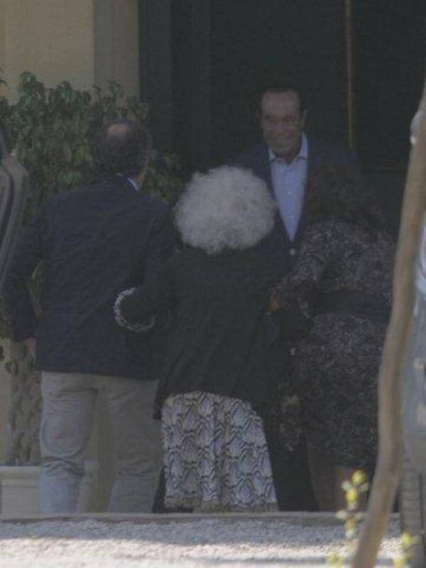 El emotivo reencuentro de los duques de Alba y su madrina Carmen Tello tras la boda