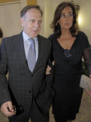 La duquesa de Alba sufre una caída en su palacio y tiene que  guardar reposo por una fisura en la pelvis y suspende la luna de miel a Tailandia