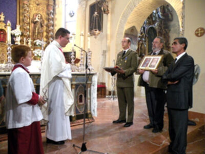 La Hermandad de Jesús Nazareno homenajeo a la guardia civil de Alcalá del Río