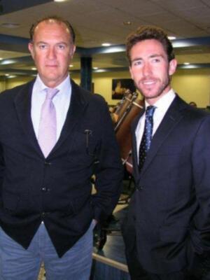 Jesulín de Ubrique, improvisado y risueño fotógrafo, homenajeado en Coria (Cáceres) por los mayorales y trabajadores del campo bravo