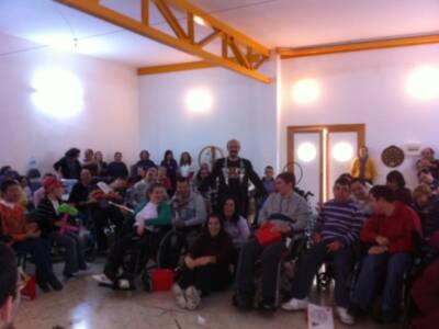 La fundación abracadabra llena Sevilla de magia e ilusión con los talleres para gente mágica, patrocinados por la fundación MAPFRE