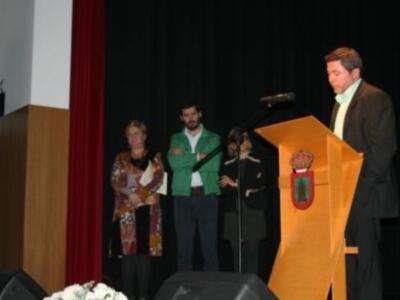 Una emotiva gala levanta el telón del Centro Cultural María Moliner en Castilleja del Campo