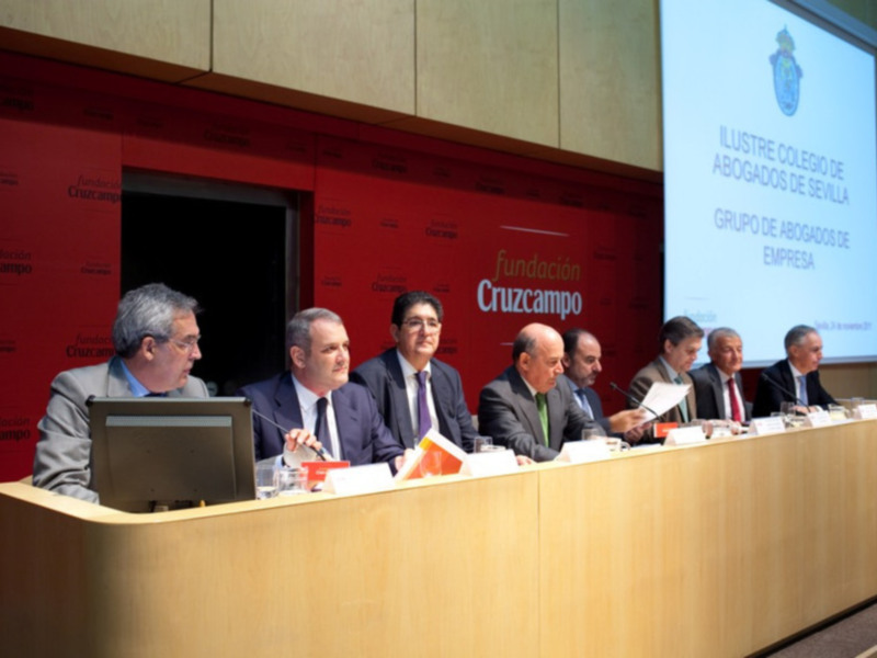 Abogados estudian la Ley de Sociedades Profesionales