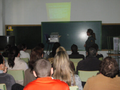 La Guardia Civil alerta a los Adultos sobre el peligro del consumo de drogas.-(Chipiona)