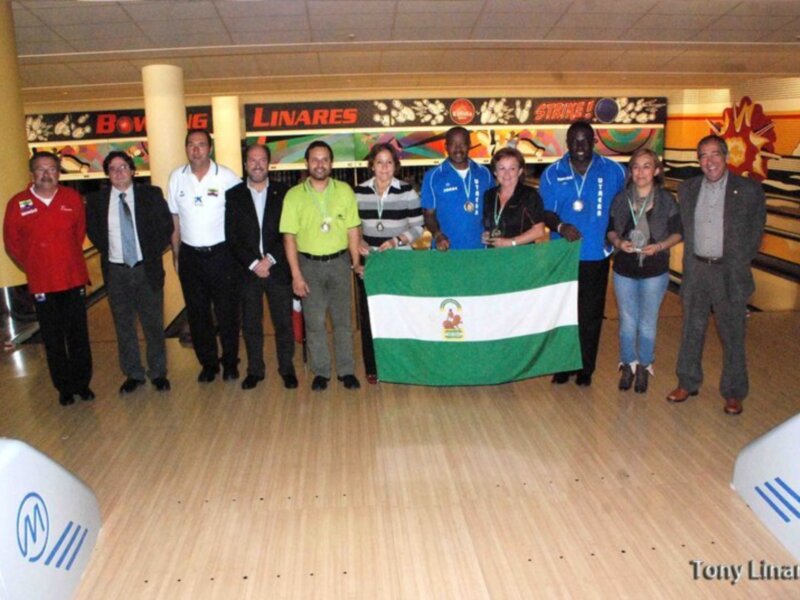 Buen ambiente deportivo en los Campeonatos de Andalucía de bowling celebrados en Linares.