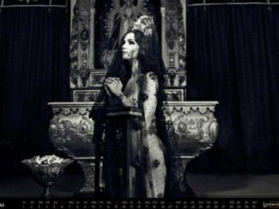 Paz Vega desata la polémica con su foto desnuda junto a una Virgen de Sevilla 