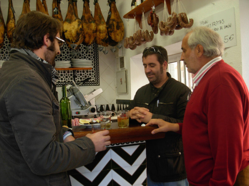 Mosto Paquito abre sus puertas en Pio XII a precios muy asequibles.-(Chipiona)