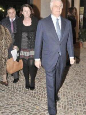 La duquesa de Alba presenta por fin sus memorias con su marido y tres de sus hijos