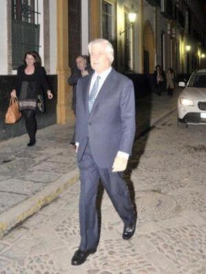 La duquesa de Alba presenta por fin sus memorias con su marido y tres de sus hijos