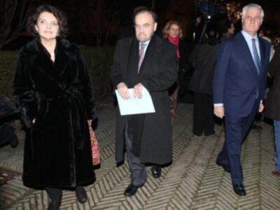 La duquesa de Alba presenta por fin sus memorias con su marido y tres de sus hijos