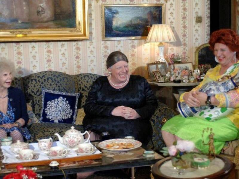 OMAÍTA visita el palacio de Dueñas invitada por Cayetana de Alba