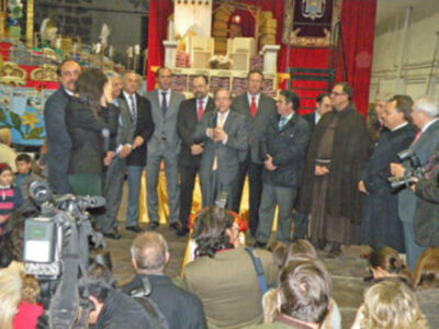 Acto de entronización de la Imagen del Niño Jesús en la carroza del nacimiento de la cabalgata 2012