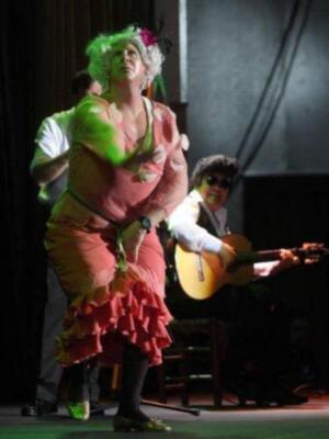 La duquesa de Alba se divierte con imitación que de ella hacen los Morancos